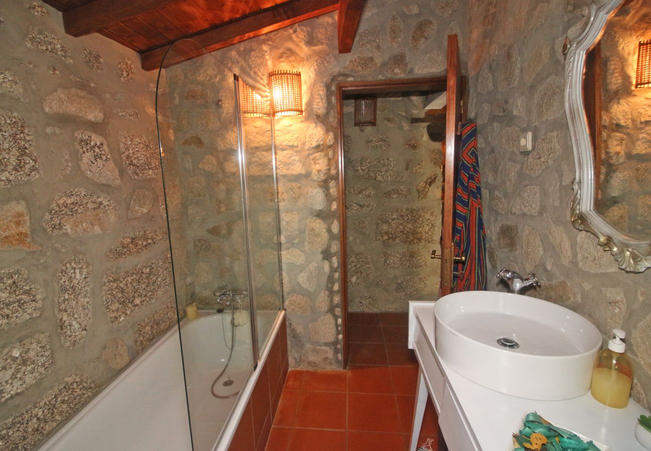 Cottage in Terras de Bouro - Rural house with swimming pool