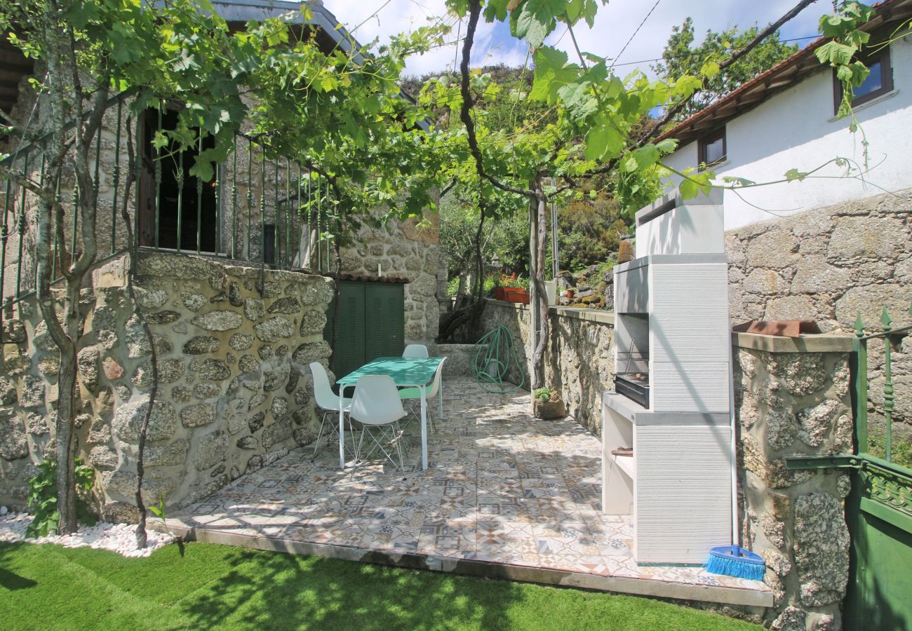 Cottage in Terras de Bouro - Rural house with swimming pool