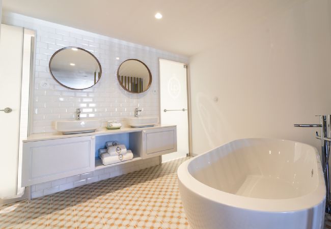 Studio in Braga - LP Heritage 2.02 Episcopal Studio in Braga - LP Heritage 2.02 Episcopal