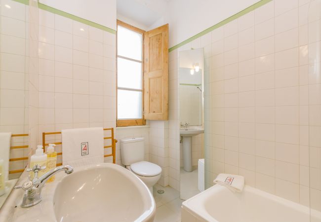 Apartment in Lisboa - L4.4- CASTLE VIEW FAMILY & FRIENDS BAIRRO ALTO Apartment in Lisboa - L4.4- CASTLE VIEW FAMILY & FRIENDS BAIRRO ALTO