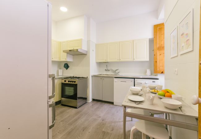 Apartment in Lisboa - L4.4- CASTLE VIEW FAMILY & FRIENDS BAIRRO ALTO Apartment in Lisboa - L4.4- CASTLE VIEW FAMILY & FRIENDS BAIRRO ALTO