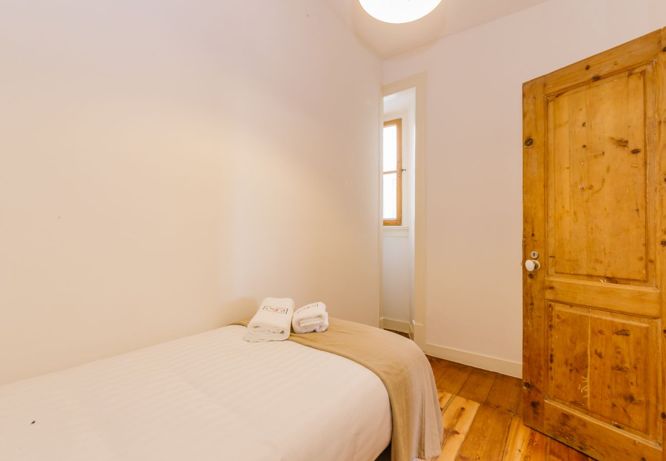 Apartment in Lisbon - NEW! RENT4REST CASTLE VIEW FAMILY & FRIENDS BAIRRO ALTO