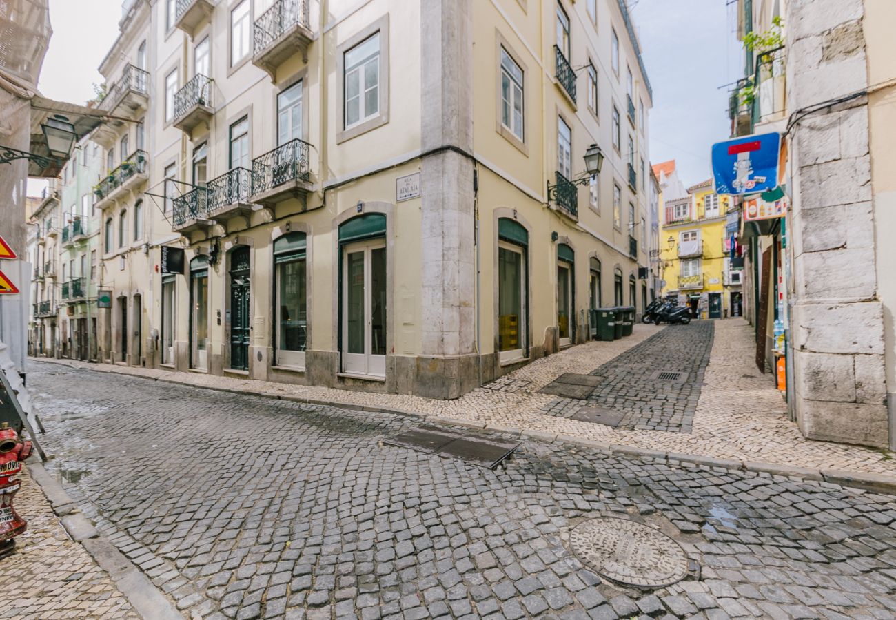 Apartment in Lisbon - NEW! RENT4REST CASTLE VIEW FAMILY & FRIENDS BAIRRO ALTO