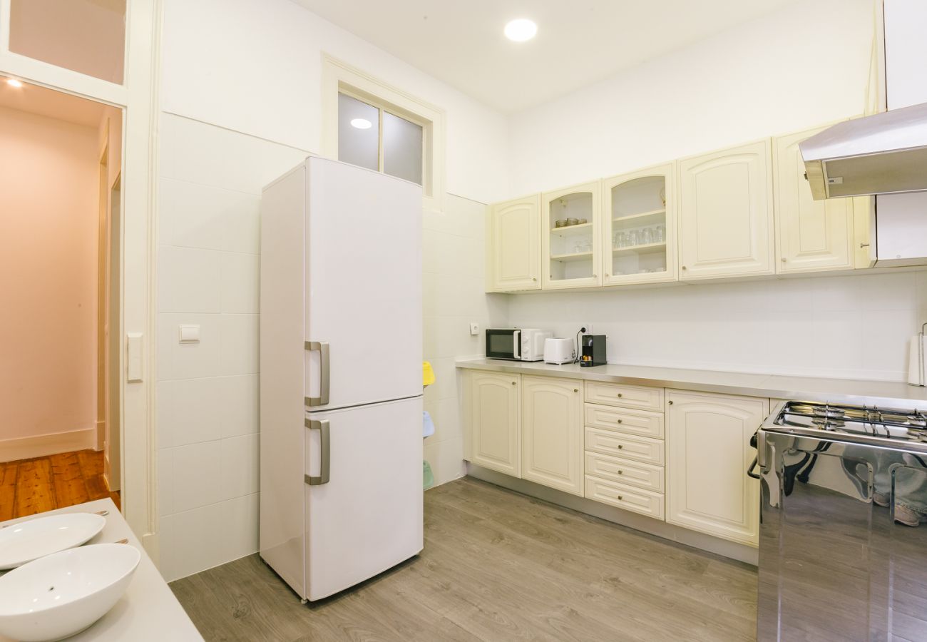 Apartment in Lisbon - NEW! RENT4REST CASTLE VIEW FAMILY & FRIENDS BAIRRO ALTO