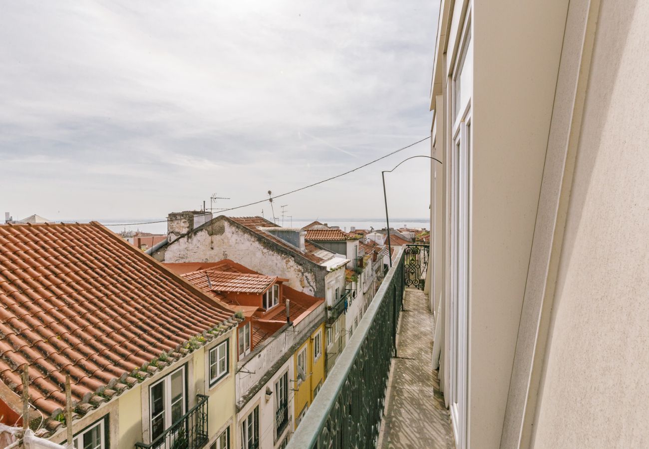 Apartment in Lisbon - NEW! RENT4REST CASTLE VIEW FAMILY & FRIENDS BAIRRO ALTO