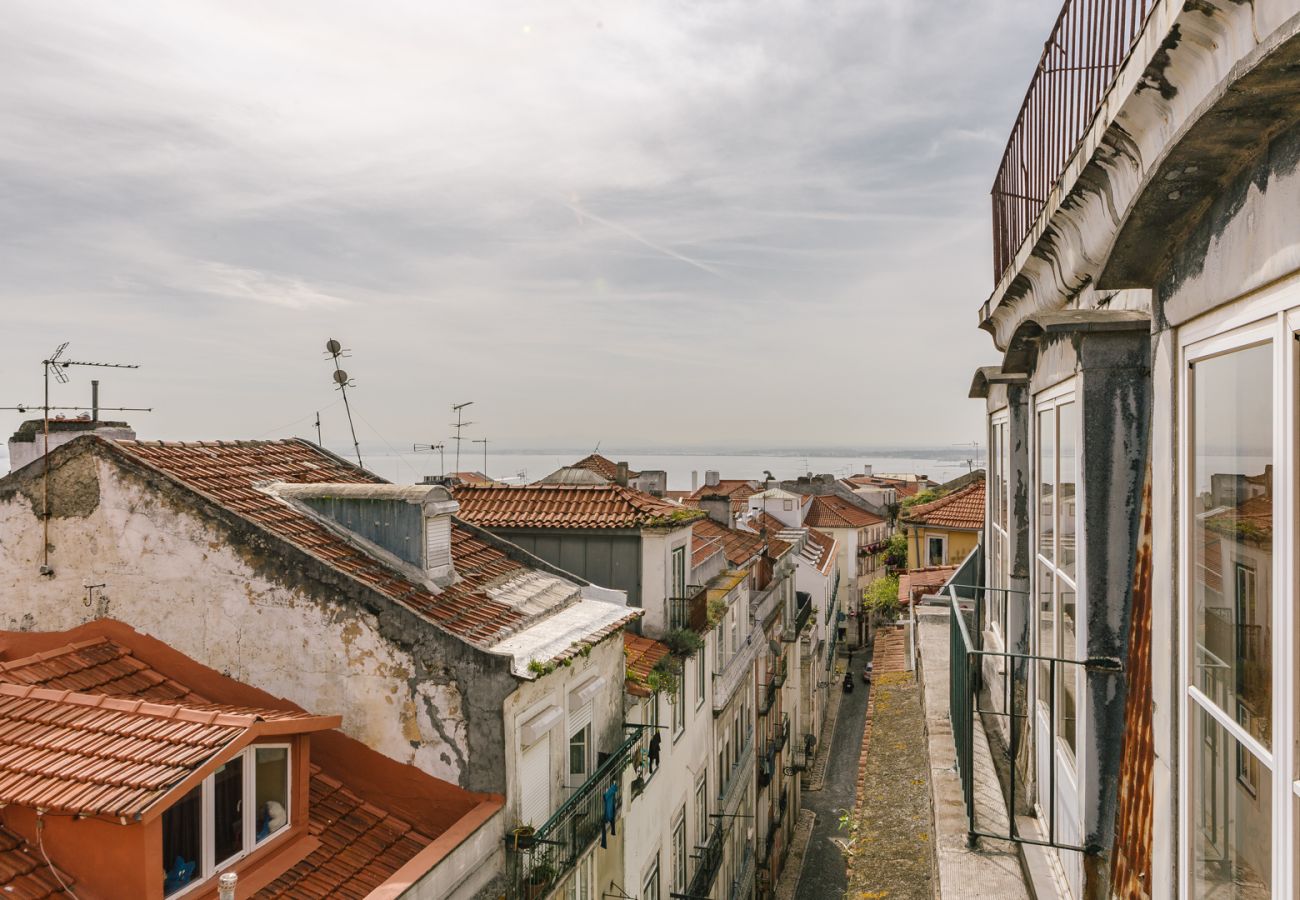 Apartment in Lisbon - NEW! RENT4REST CASTLE VIEW FAMILY & FRIENDS BAIRRO ALTO