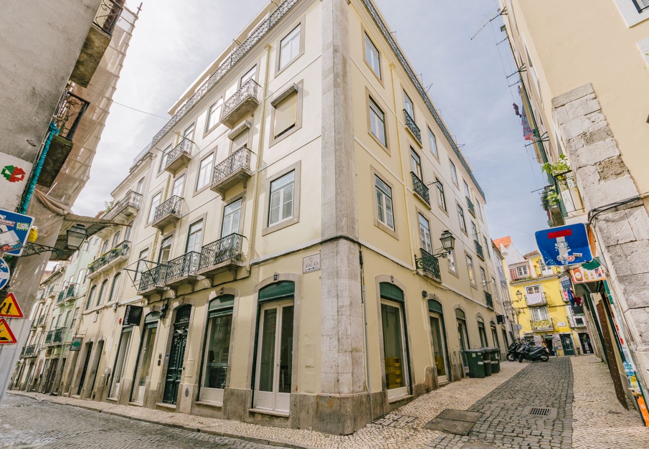 Apartment in Lisbon - NEW! RENT4REST CASTLE VIEW FAMILY & FRIENDS BAIRRO ALTO