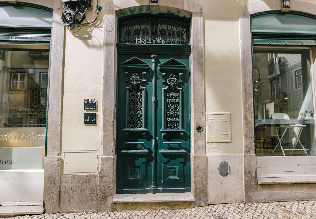 Apartment in Lisbon - NEW! RENT4REST CASTLE VIEW FAMILY & FRIENDS BAIRRO ALTO