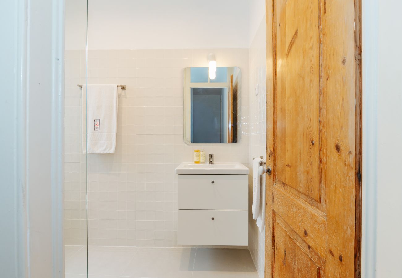 Apartment in Lisbon - RENT4REST CASTLE VIEW FAMILY & FRIENDS BAIRRO ALTO