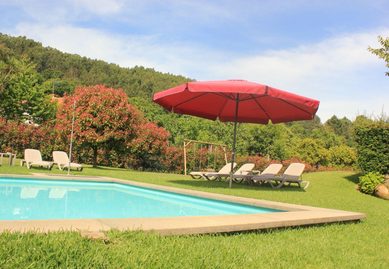 Casa rural en Amares - Quinta con piscina privada, sala de juegos y un gran jardín