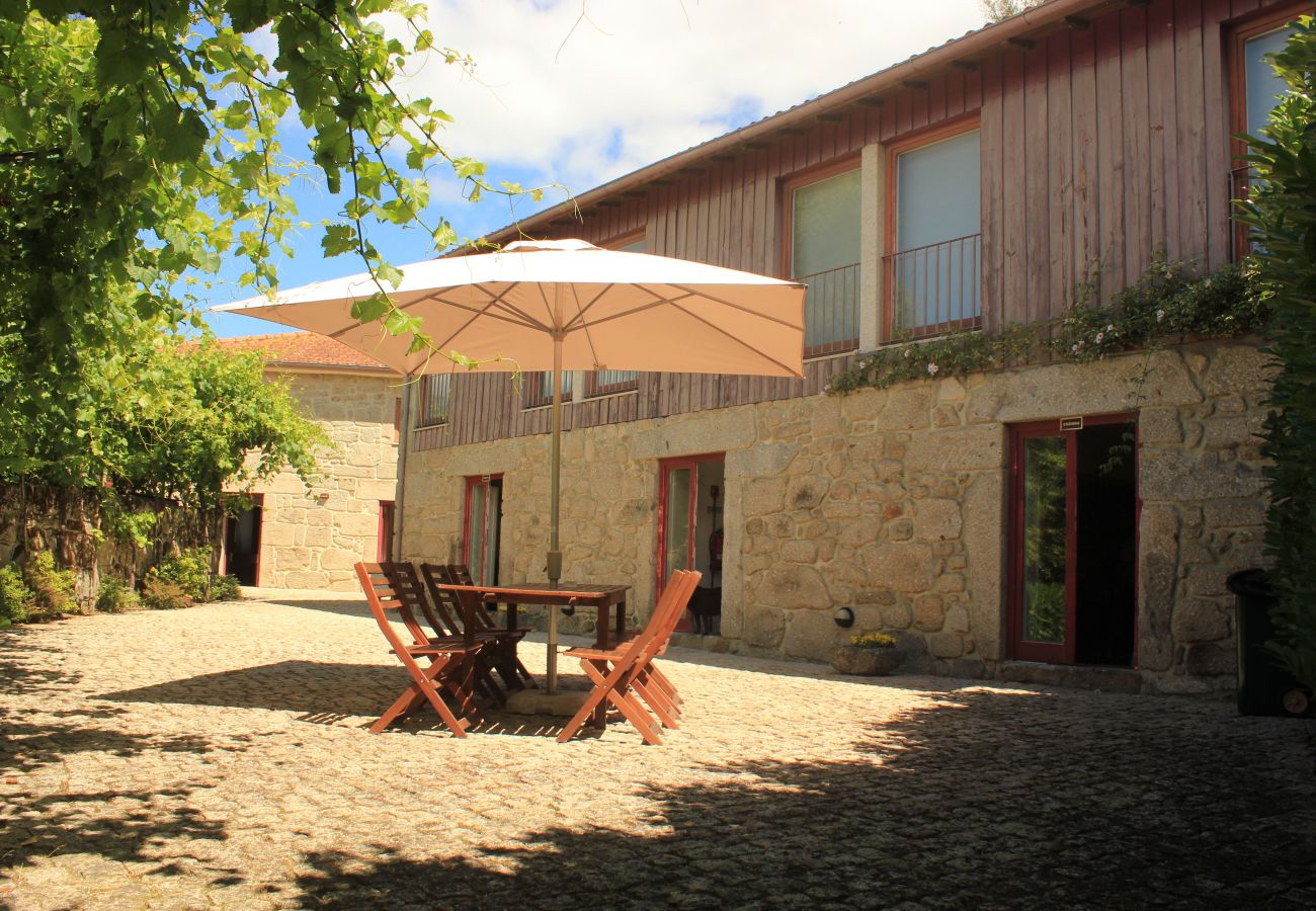 Casa rural en Amares - Quinta con piscina privada, sala de juegos y un gran jardín