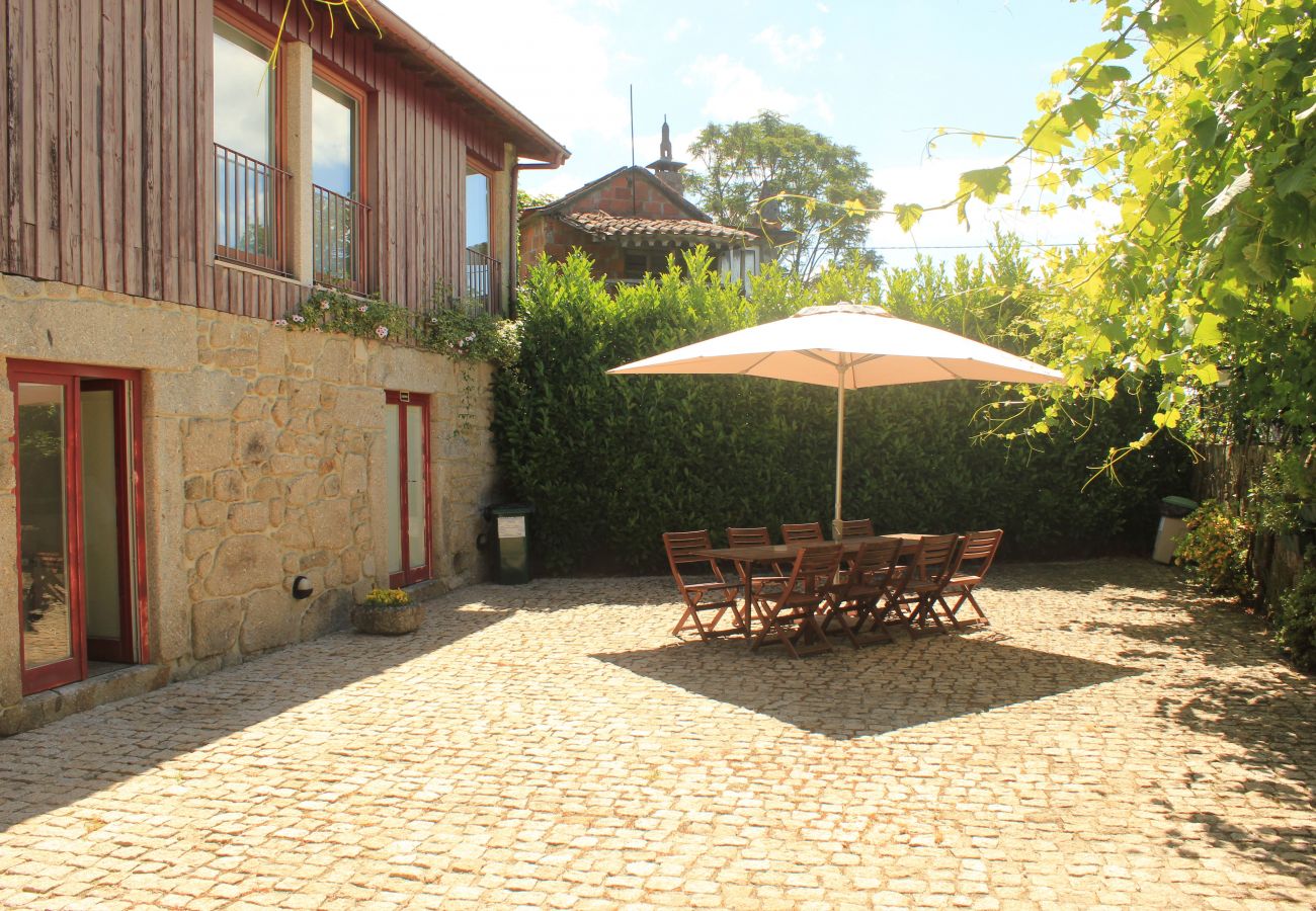 Casa rural en Amares - Quinta con piscina privada, sala de juegos y un gran jardín