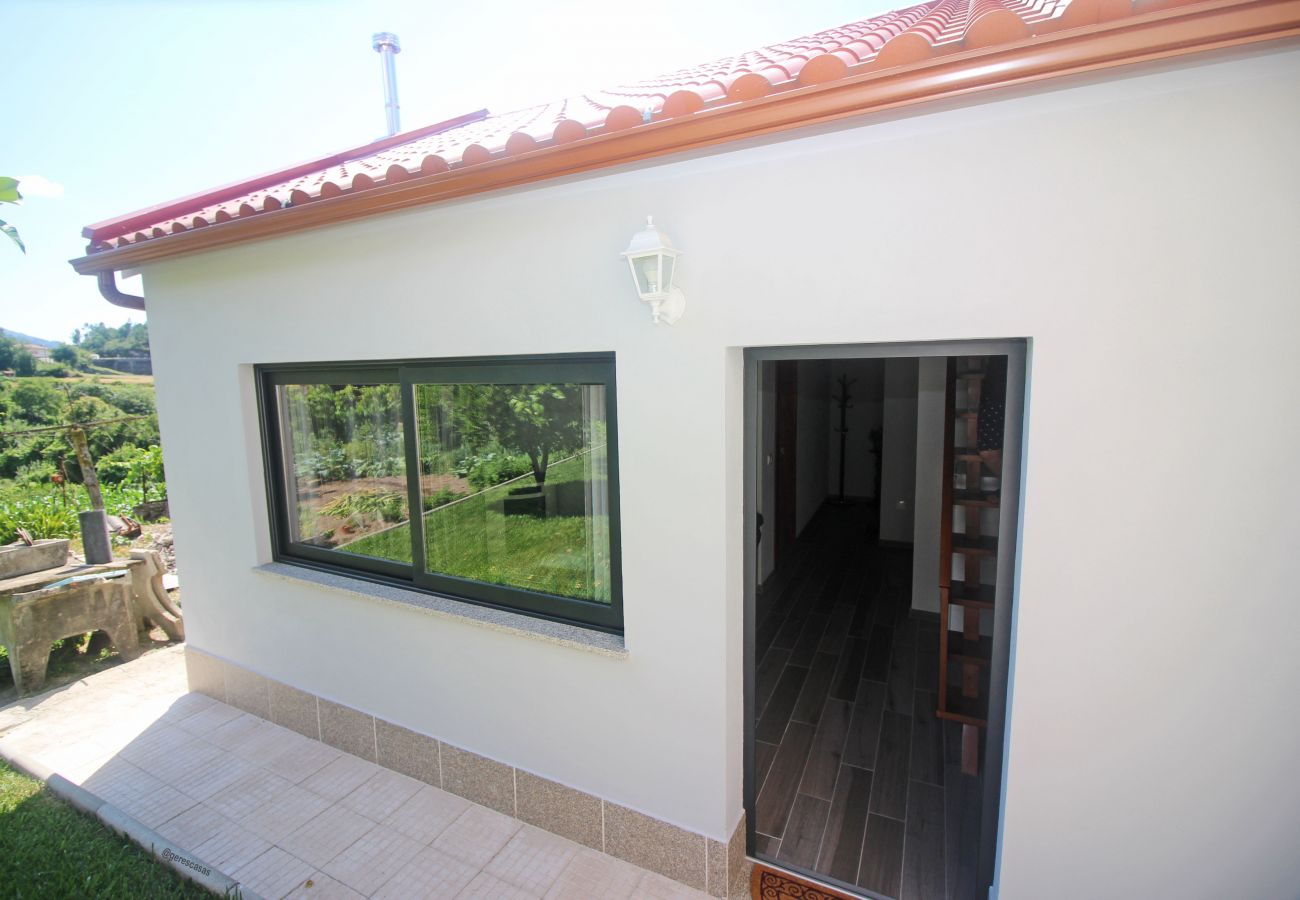 Casa en Terras de Bouro - Casa con piscina privada y vistas a la montaña cerca de Gerês