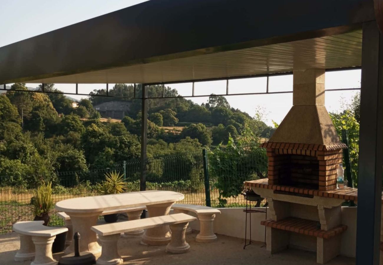 Casa en Terras de Bouro - Casa con piscina privada y vistas a la montaña cerca de Gerês