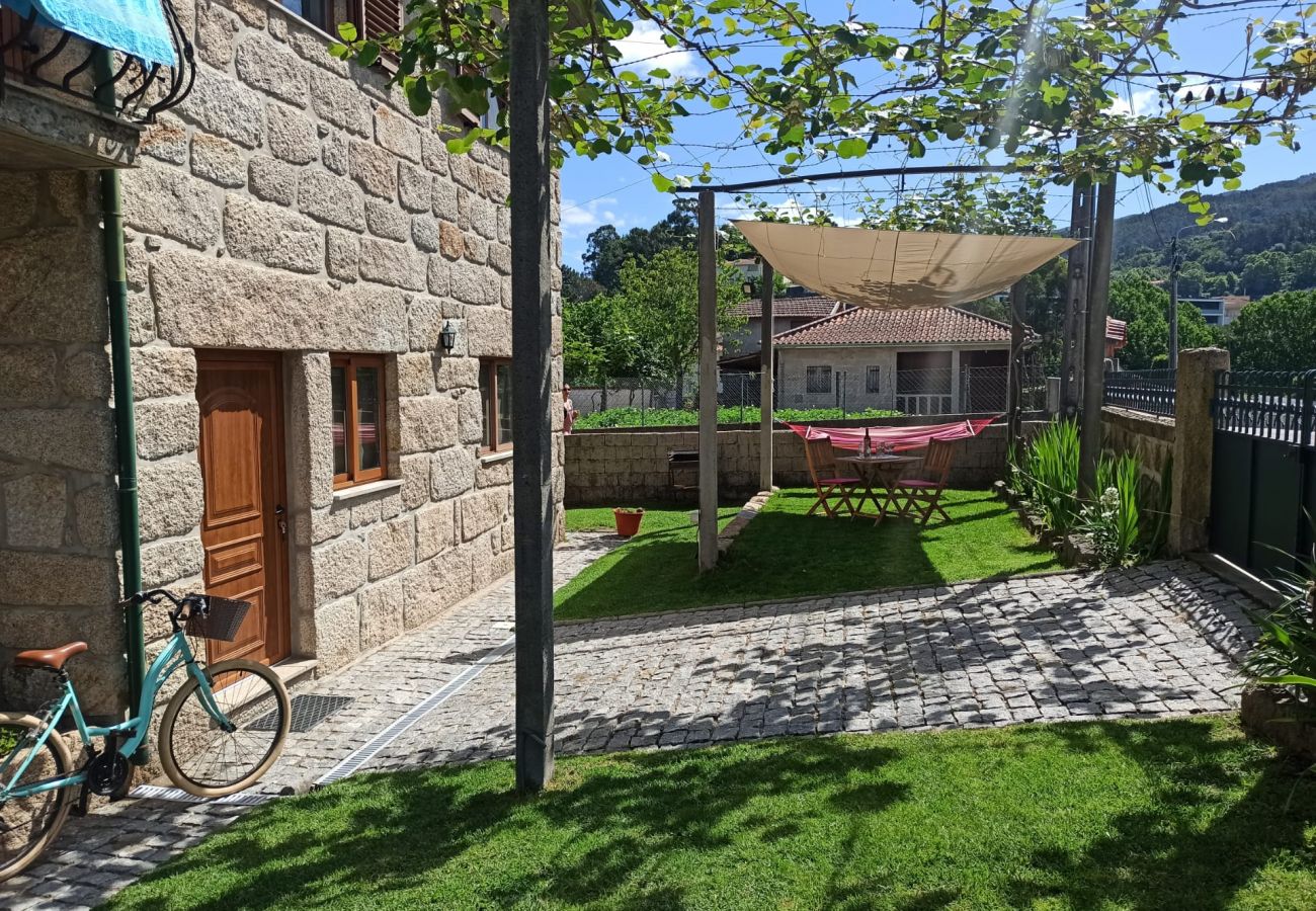 Apartamento en Terras de Bouro - Acogedora casa cerca de Gerês